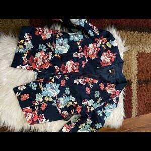 Simply styled floral blazer